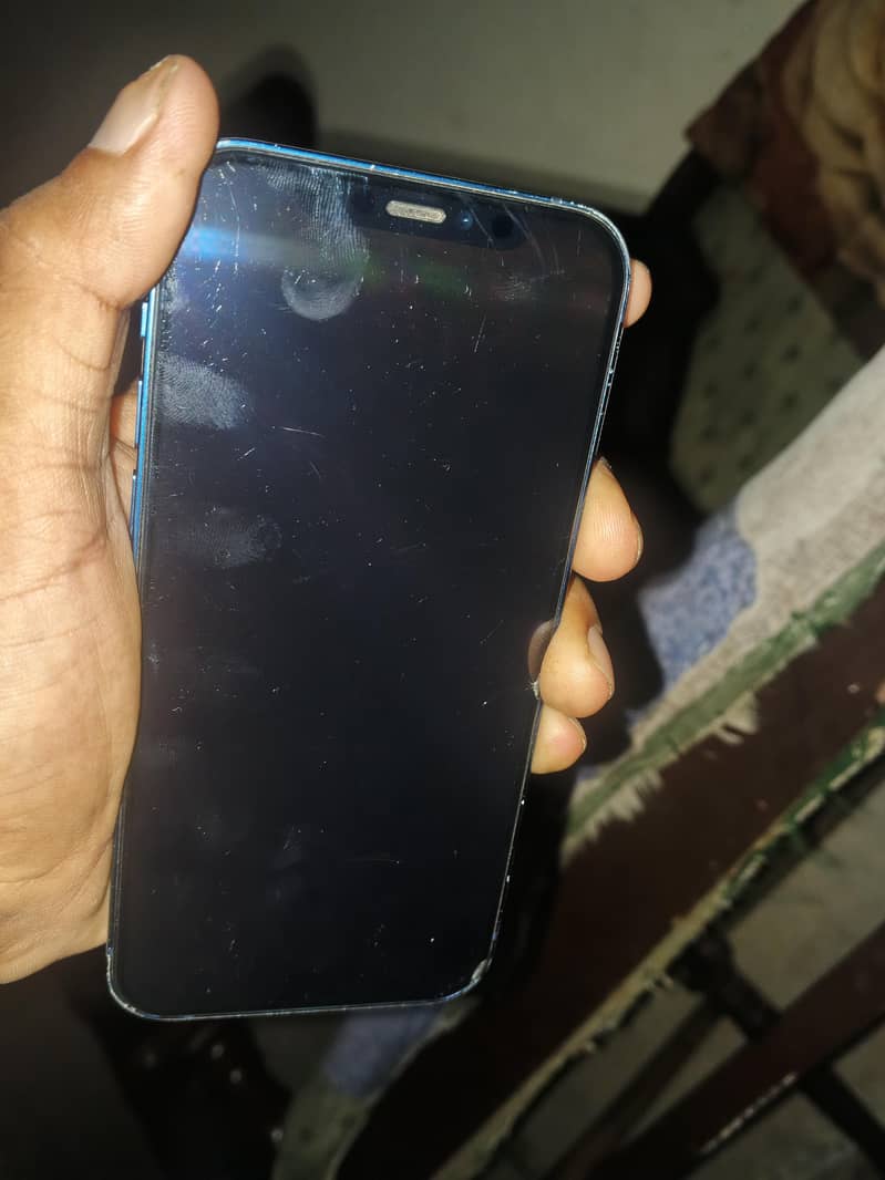 Apple iPhone 12 4