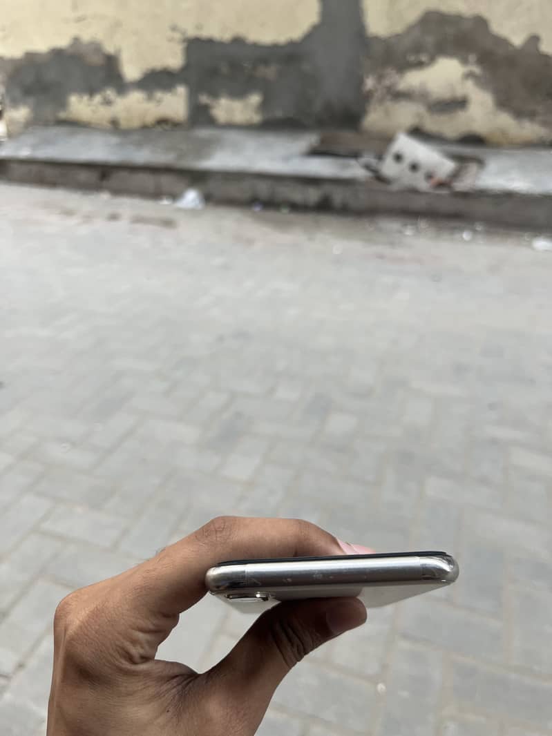 Apple iPhone X 3