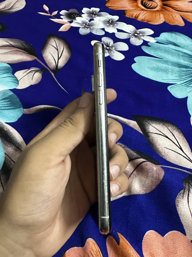 Apple iPhone X 3