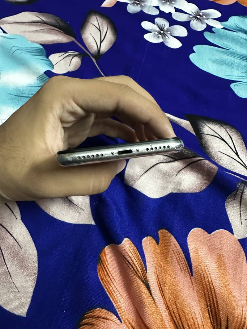Apple iPhone X 6