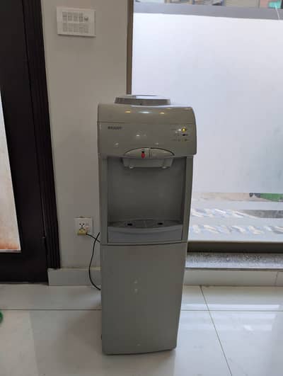 Good condition water dispenser