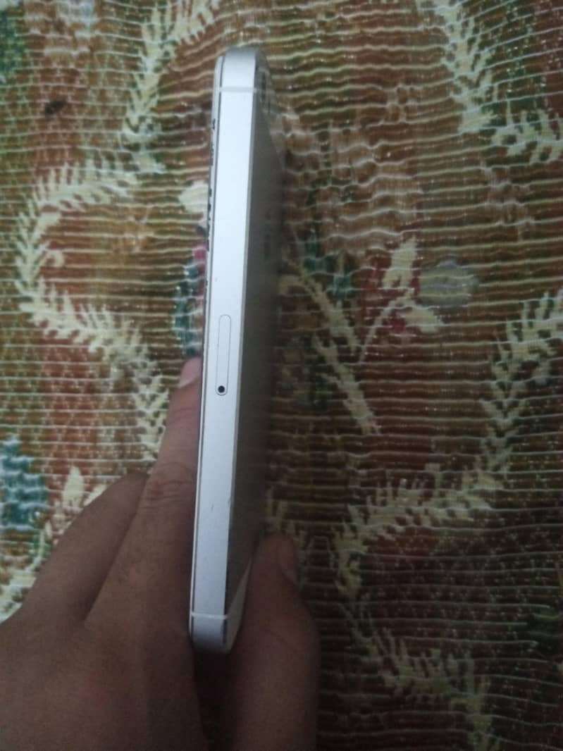 Apple iPhone 5 3
