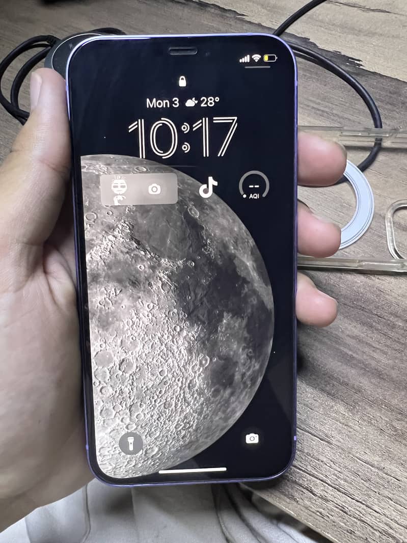 Apple iPhone 12 4