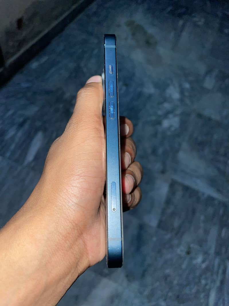 Apple iPhone 13 1