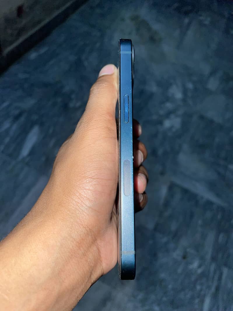 Apple iPhone 13 2