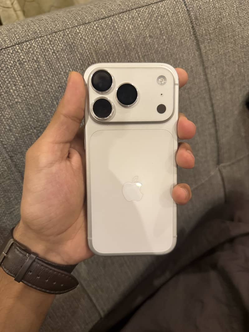 Apple iPhone 17 Pro 0