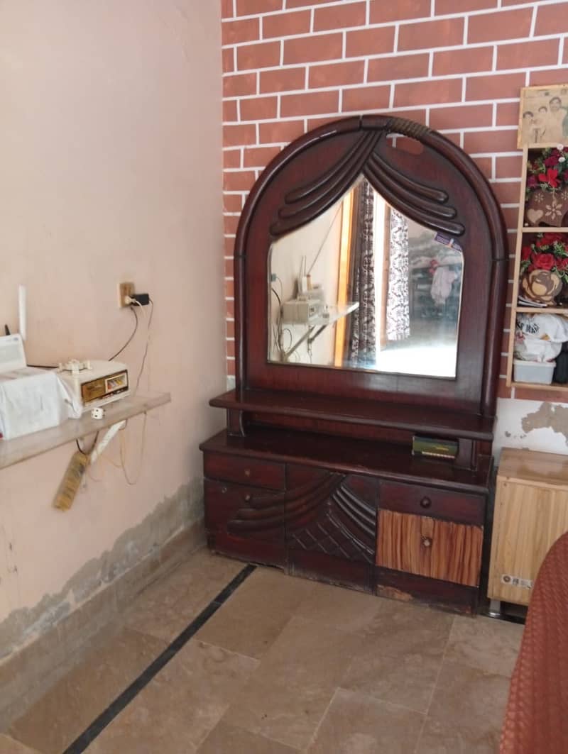 Bed + dressing table for sell 3