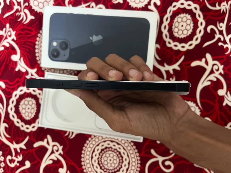 Apple iPhone 13 2