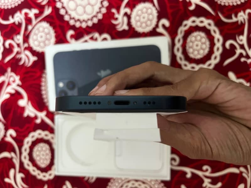 Apple iPhone 13 4