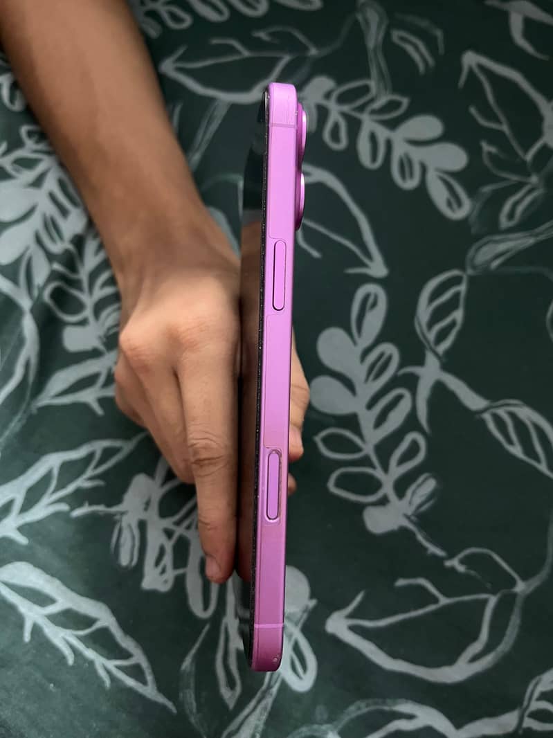Apple iPhone 16 Plus 4