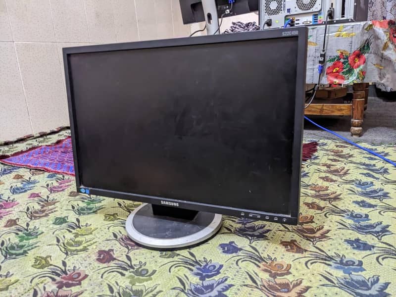 21 Inch LCD 0