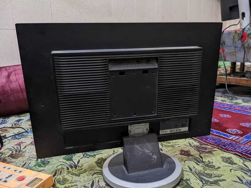 21 Inch LCD 1