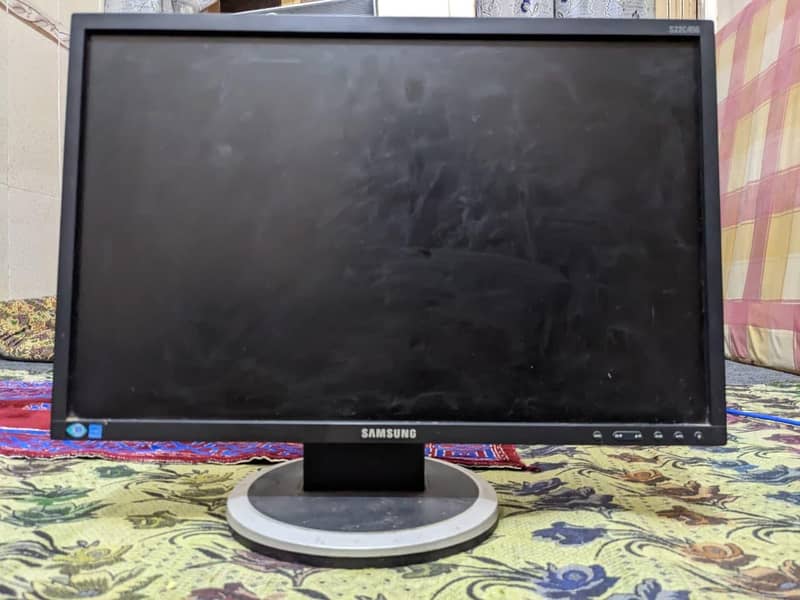 21 Inch LCD 2