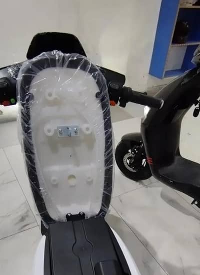 evee scooty sell arjant brand new just 3 day us 03315252125