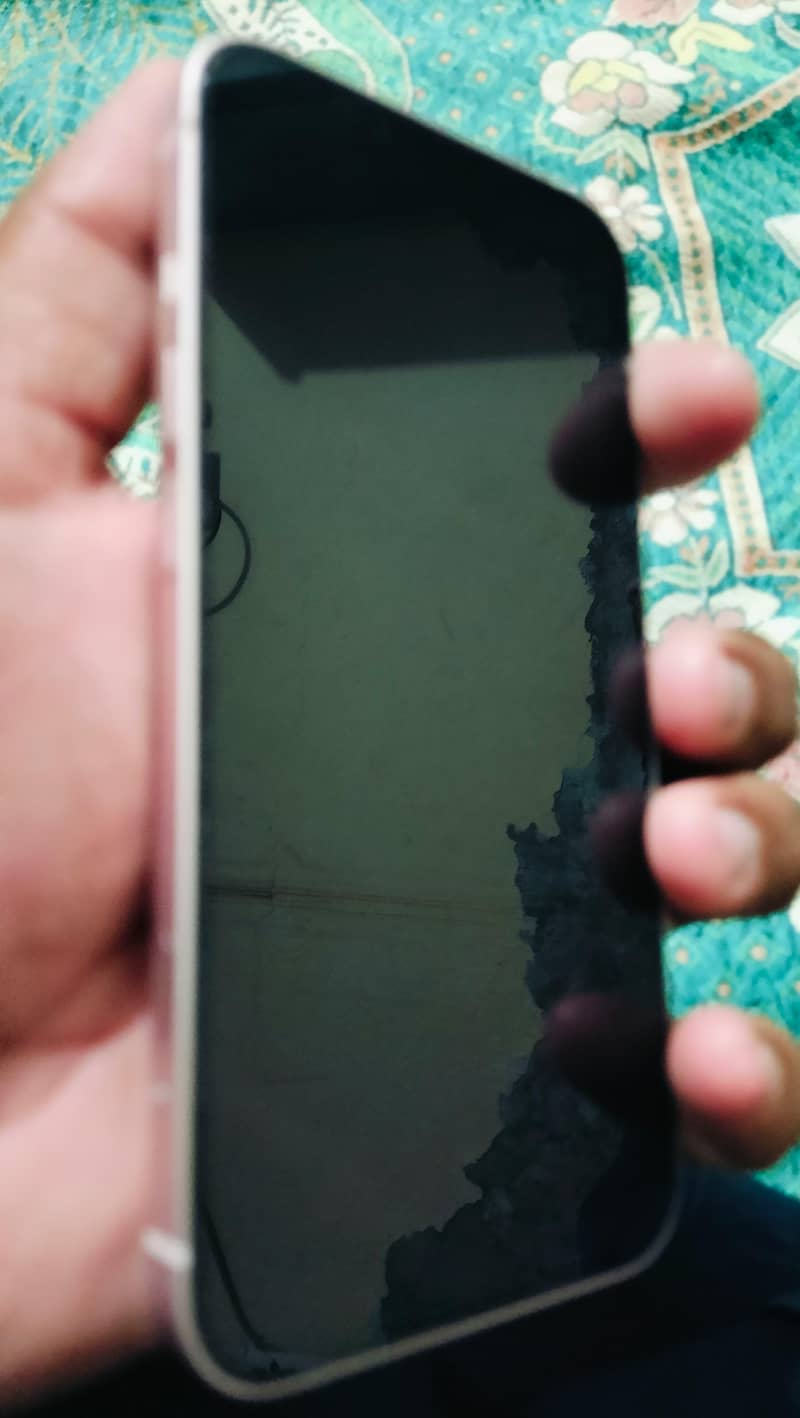 Apple iPhone 13 4
