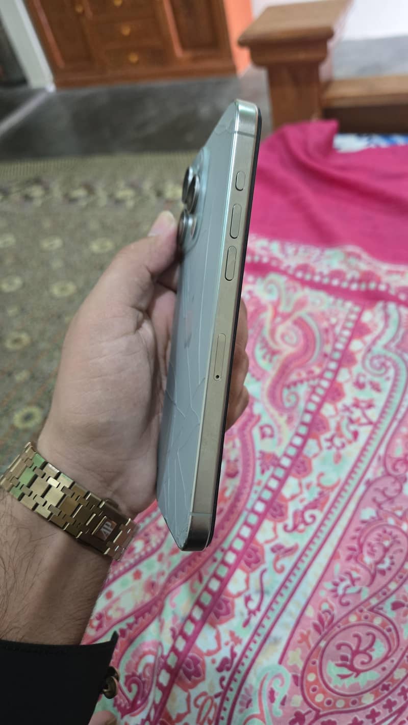 Apple iPhone 15 Pro Max 5
