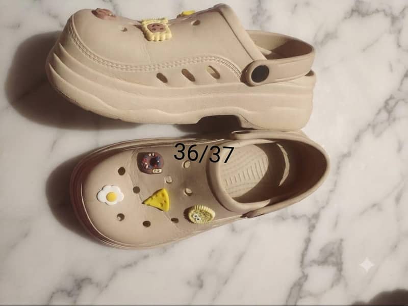 clogs/crocs 1