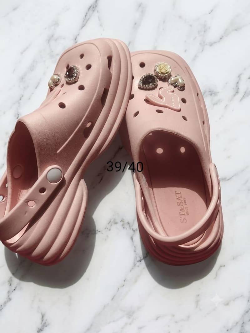 clogs/crocs 3