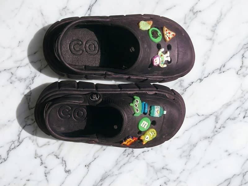 clogs/crocs 9