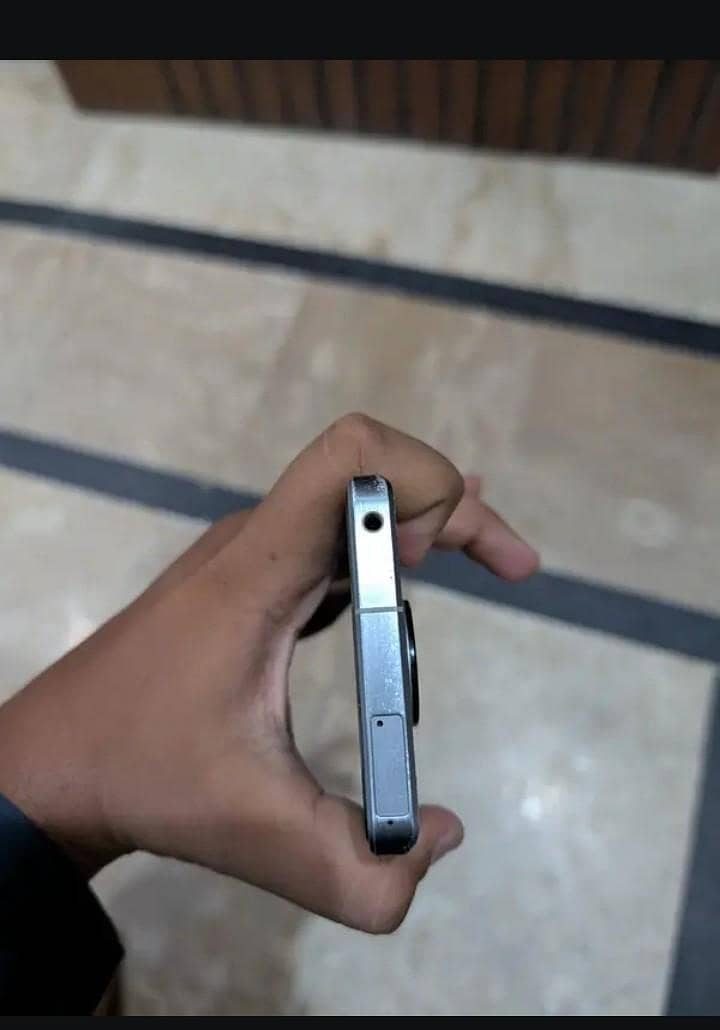 Sharp Aquos R7 0