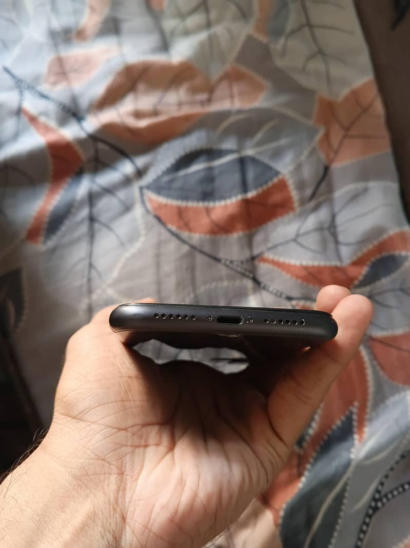 Apple iPhone 11 3