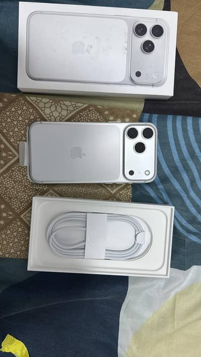 Apple iPhone 17 Pro Max Silver Complete box