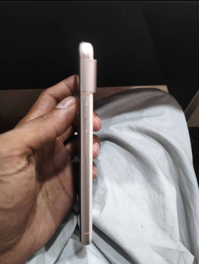 Google Pixel 8 4
