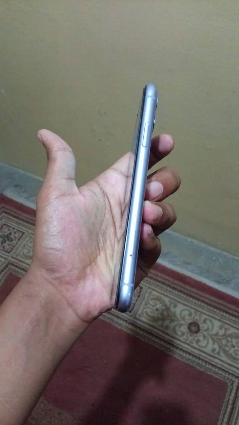Apple iPhone 11 3