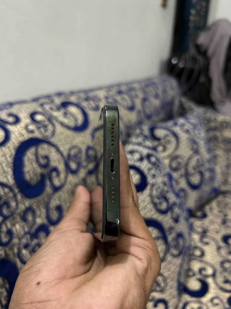Apple iPhone 13 Pro Max 1