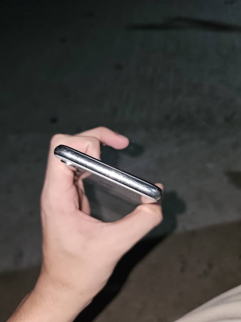 Apple iPhone X 4