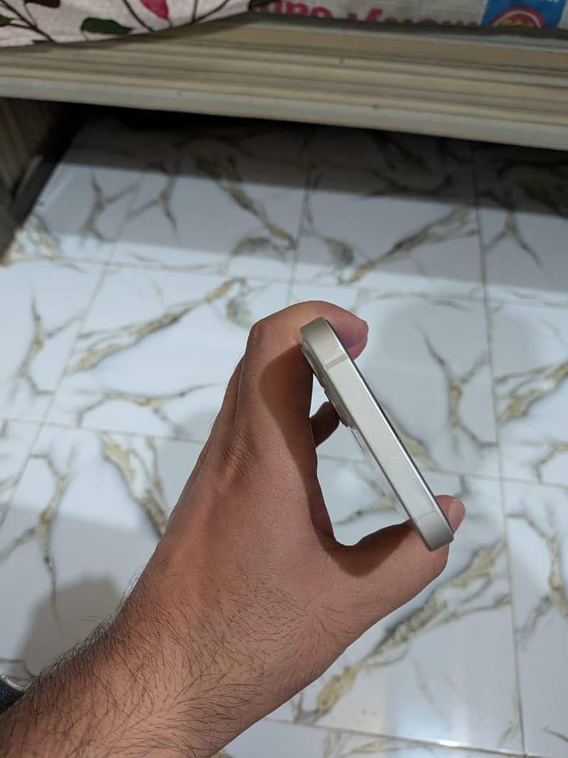 Apple iPhone 13 5