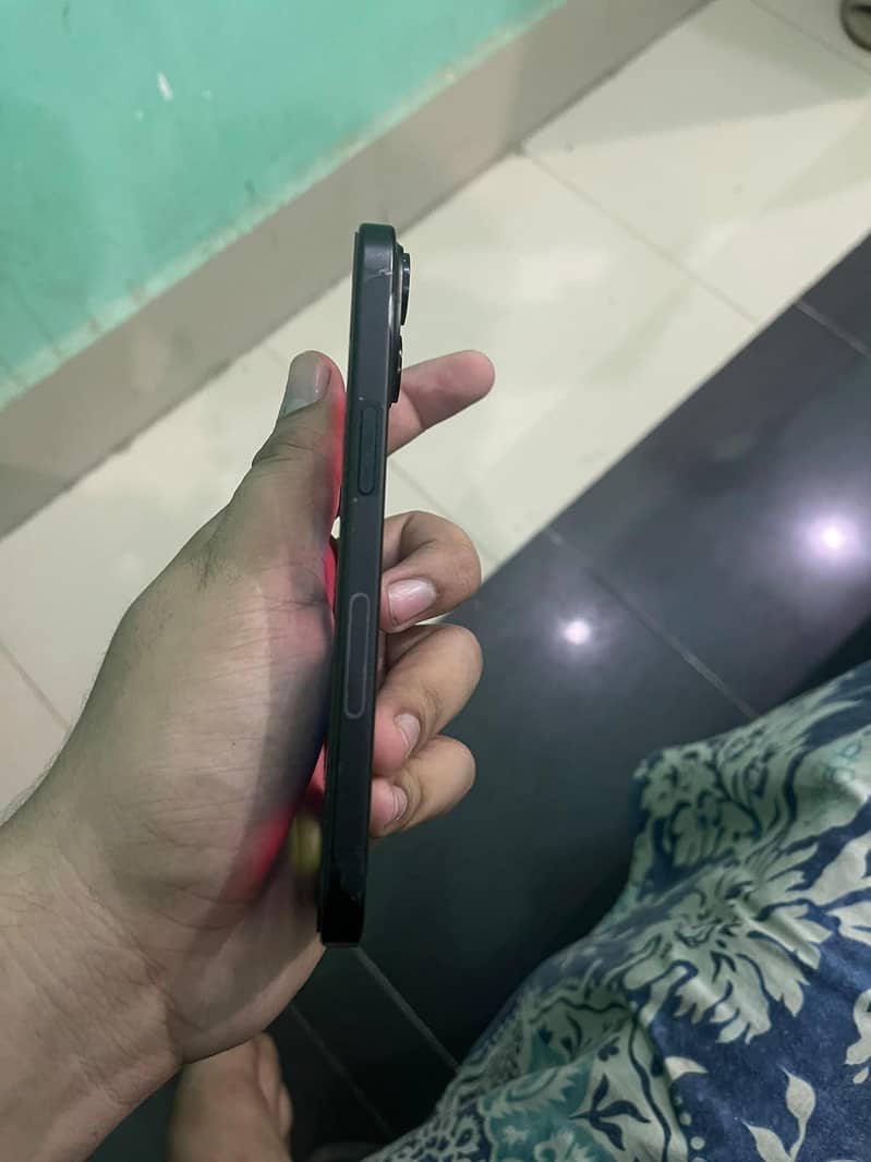 Apple iPhone 15 3
