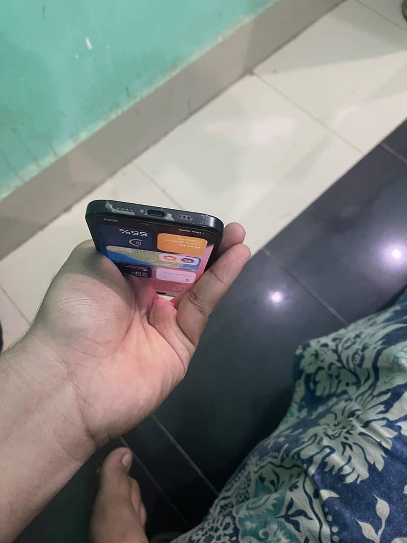 Apple iPhone 15 4
