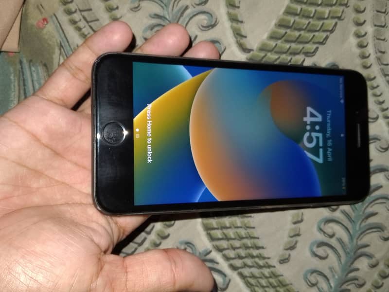 Apple iPhone 8 Plus 1