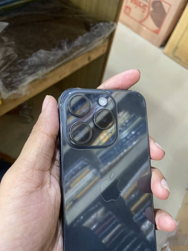 Apple iPhone 15 Pro 0