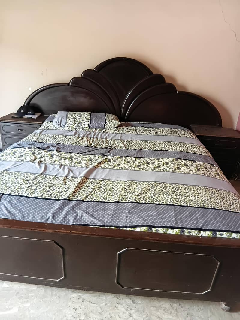 bed with dressing table 0