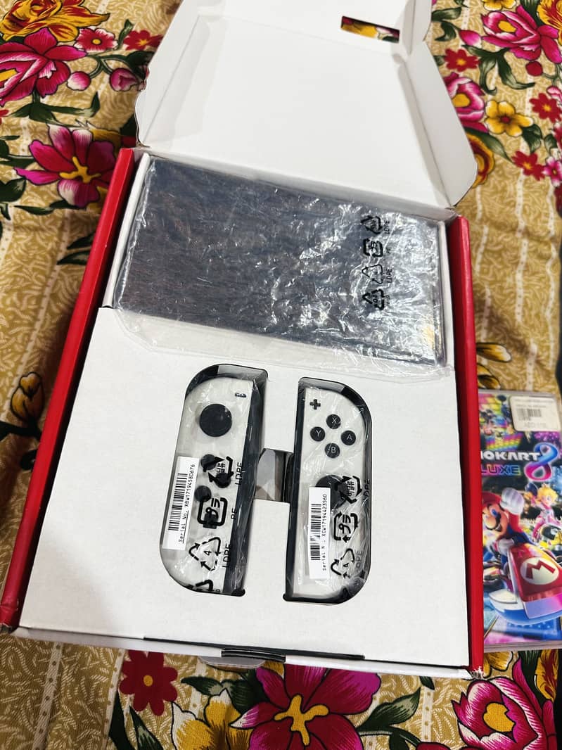 Nintendo Switch (OLED Model) - White 1