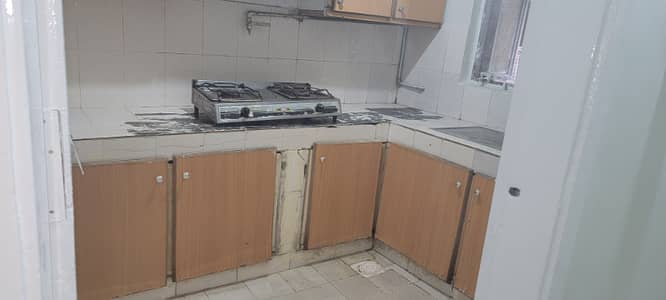 G11/4 700sq 2 Bed Flat Available For Sale