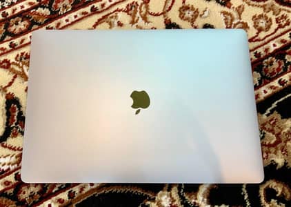 MacBook pro 2019 16 inch i9/32gb ram and 8gb dedicated graphics card