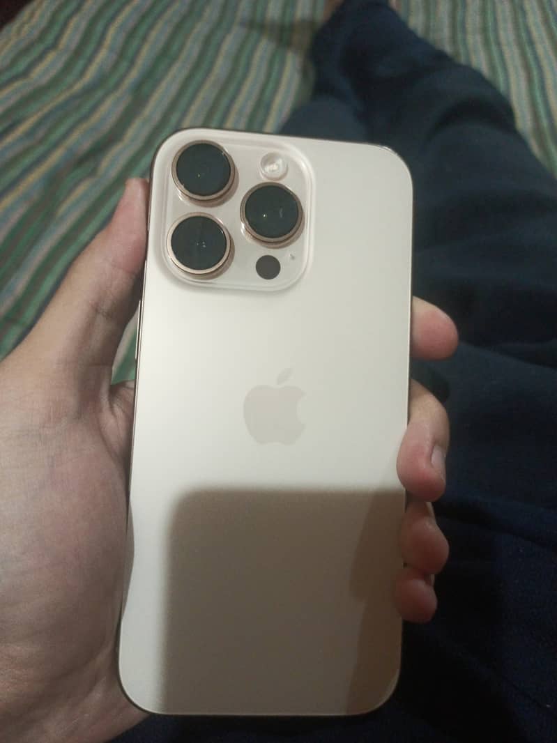 Apple iPhone 16 Pro 0