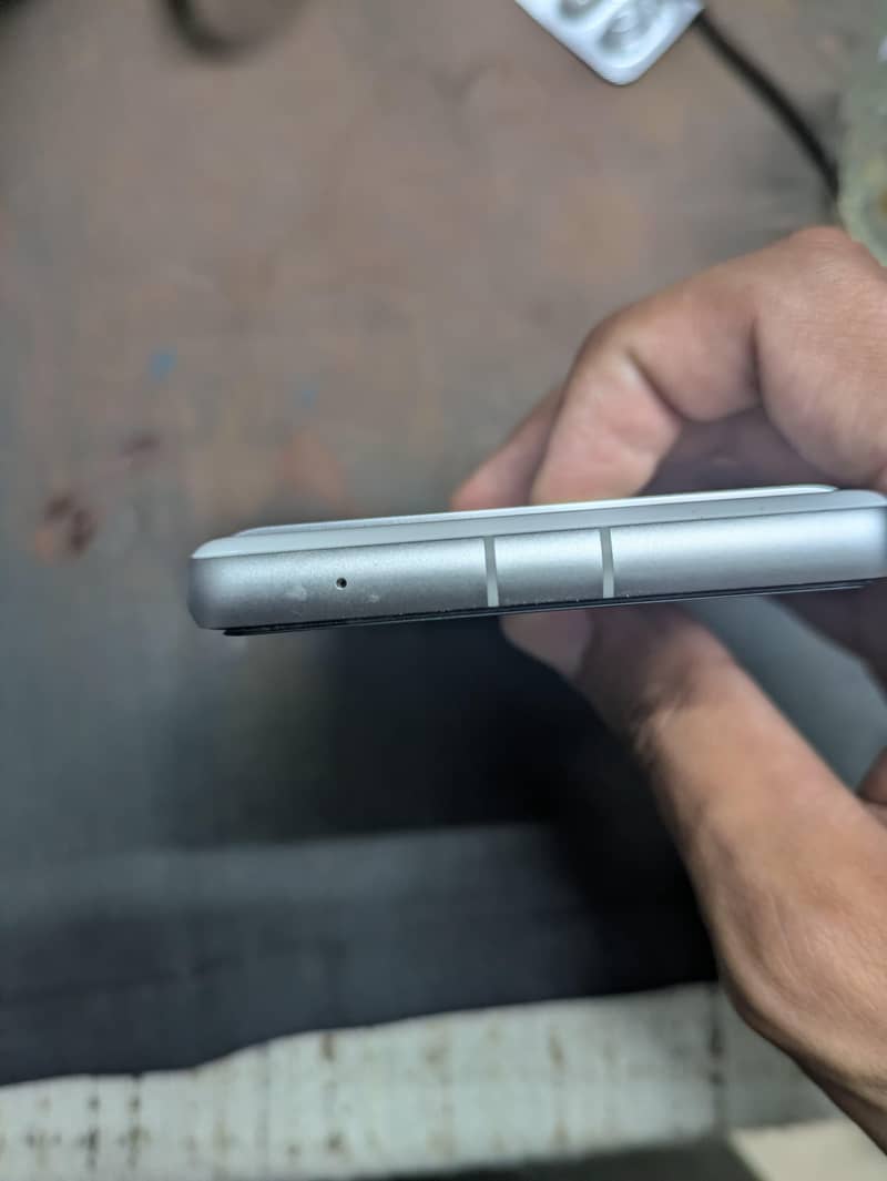 Google Pixel 7a 2
