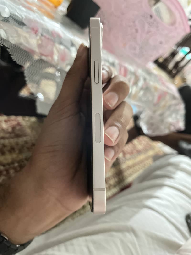 Apple iPhone 13 0