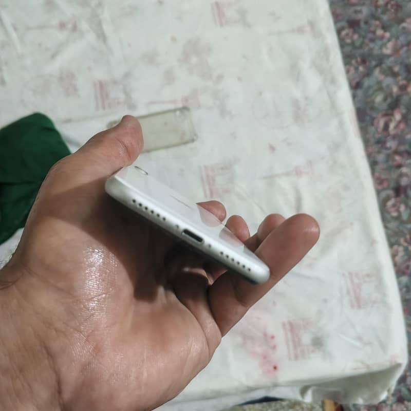Apple iPhone SE 4