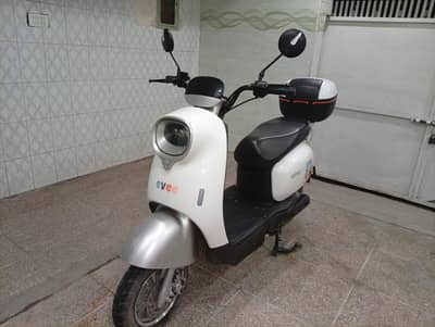 Evee Nisa 2025 | 1 Year Used | Original Graphene Battery | Excellent