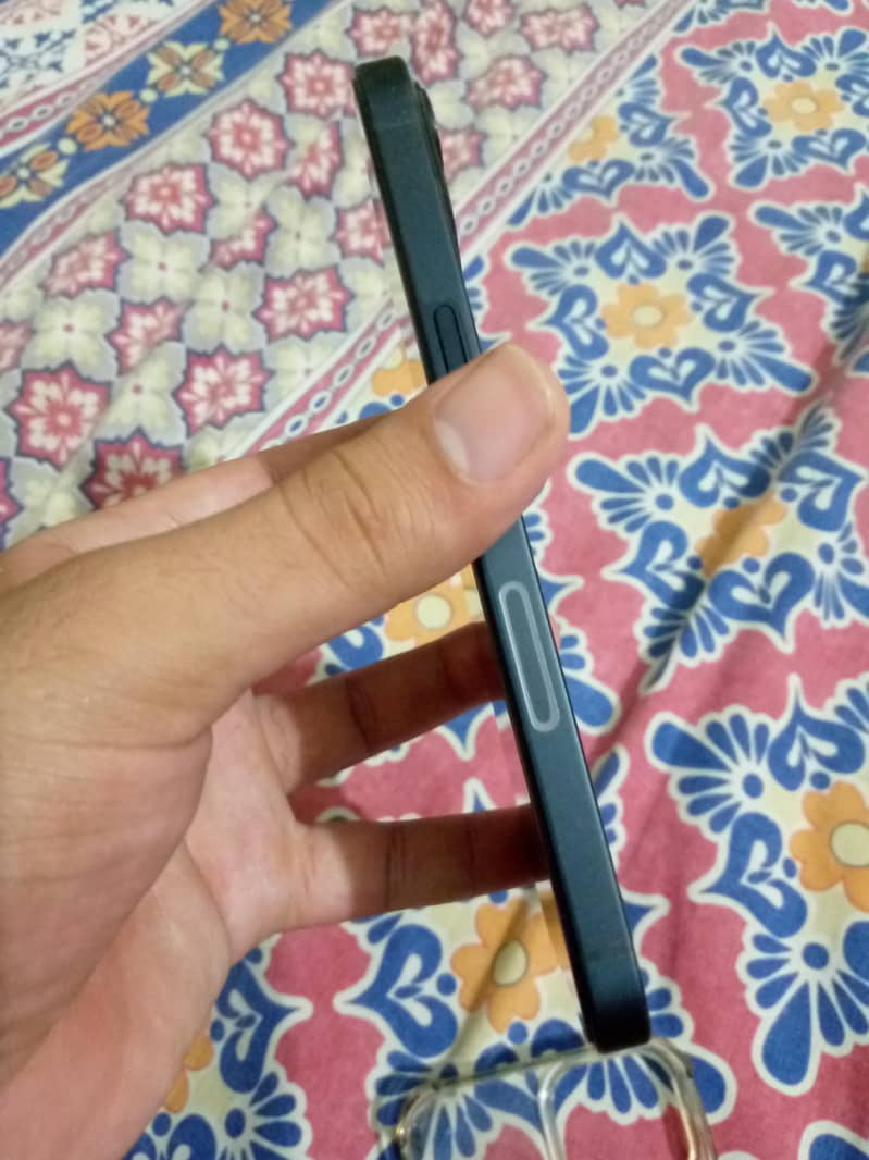 Apple iPhone 13 1
