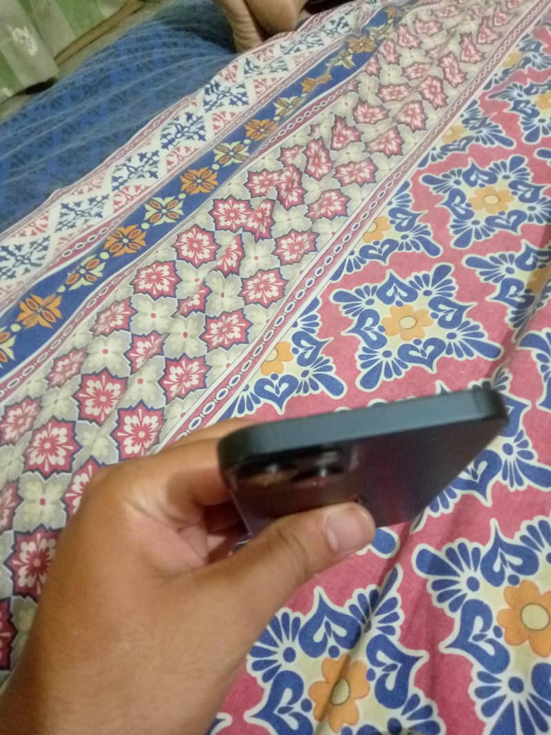 Apple iPhone 13 2