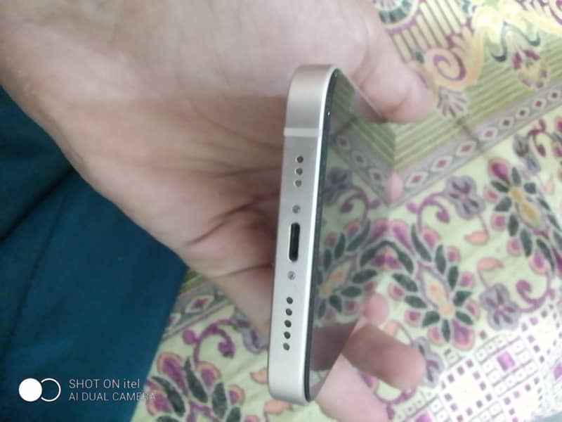 Apple iPhone 13 3