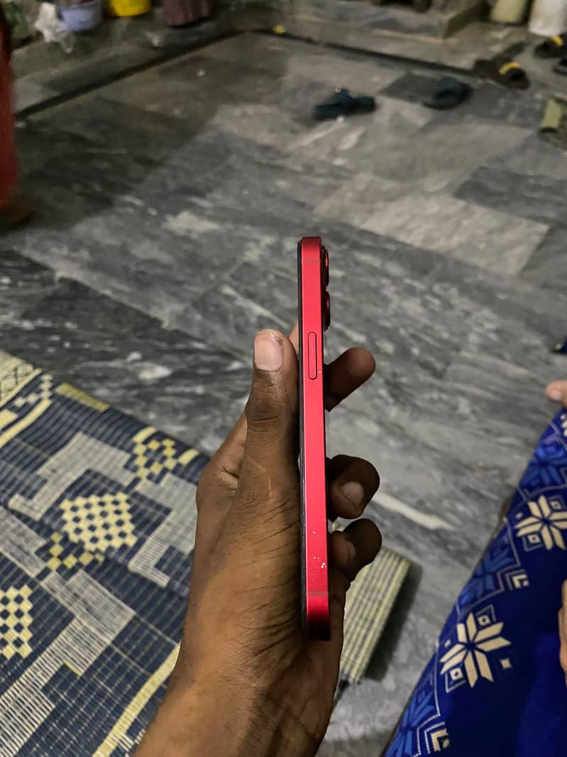 Apple iPhone 13 2
