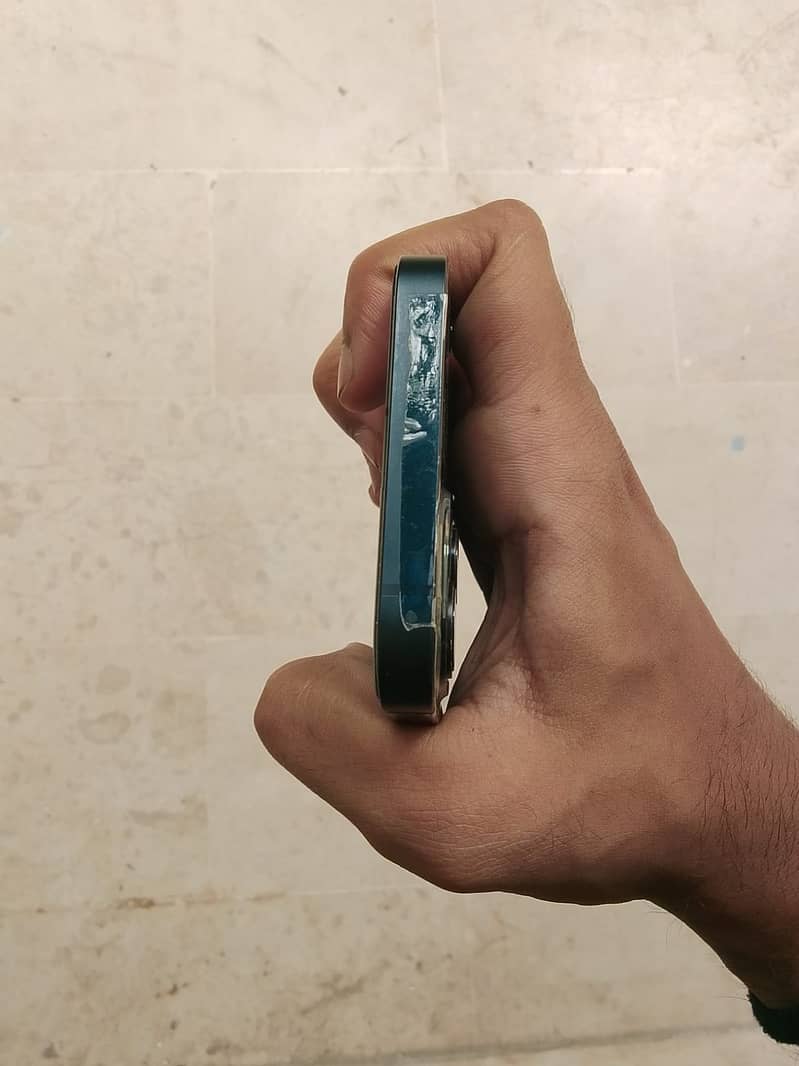 Apple iPhone 13 1