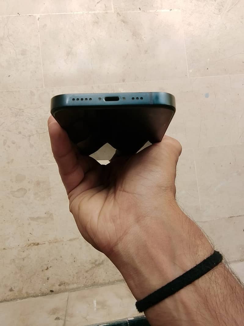 Apple iPhone 13 2
